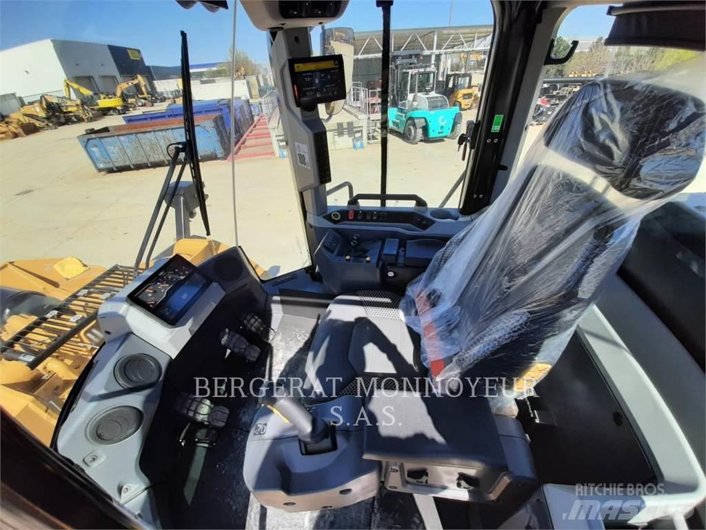CAT 972 Kolesni nakladalci