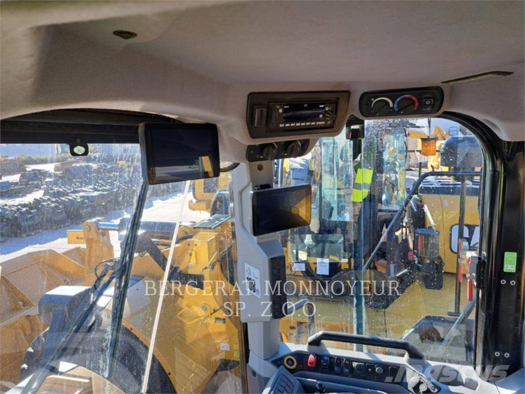 CAT 972 Kolesni nakladalci