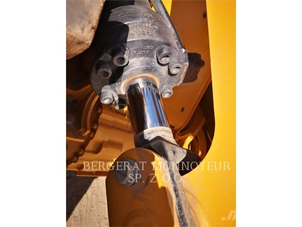 CAT 972 Kolesni nakladalci