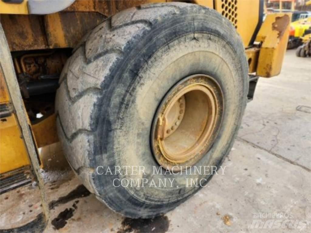 CAT 972K Kolesni nakladalci