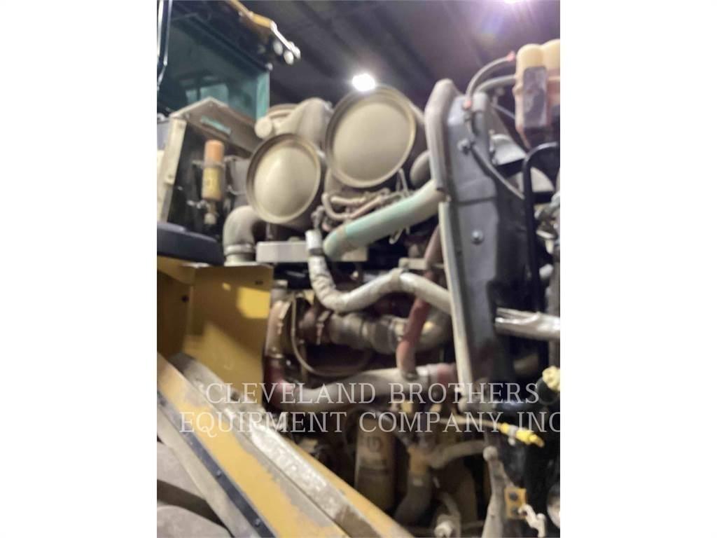 CAT 972M Kolesni nakladalci