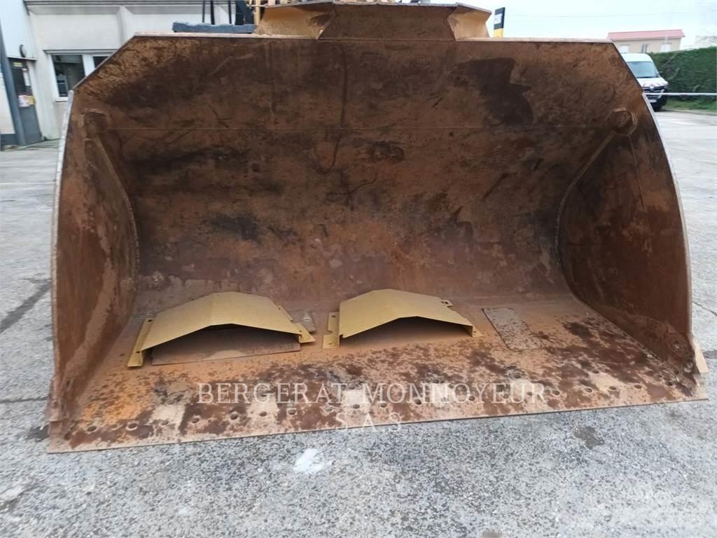 CAT 972M Kolesni nakladalci