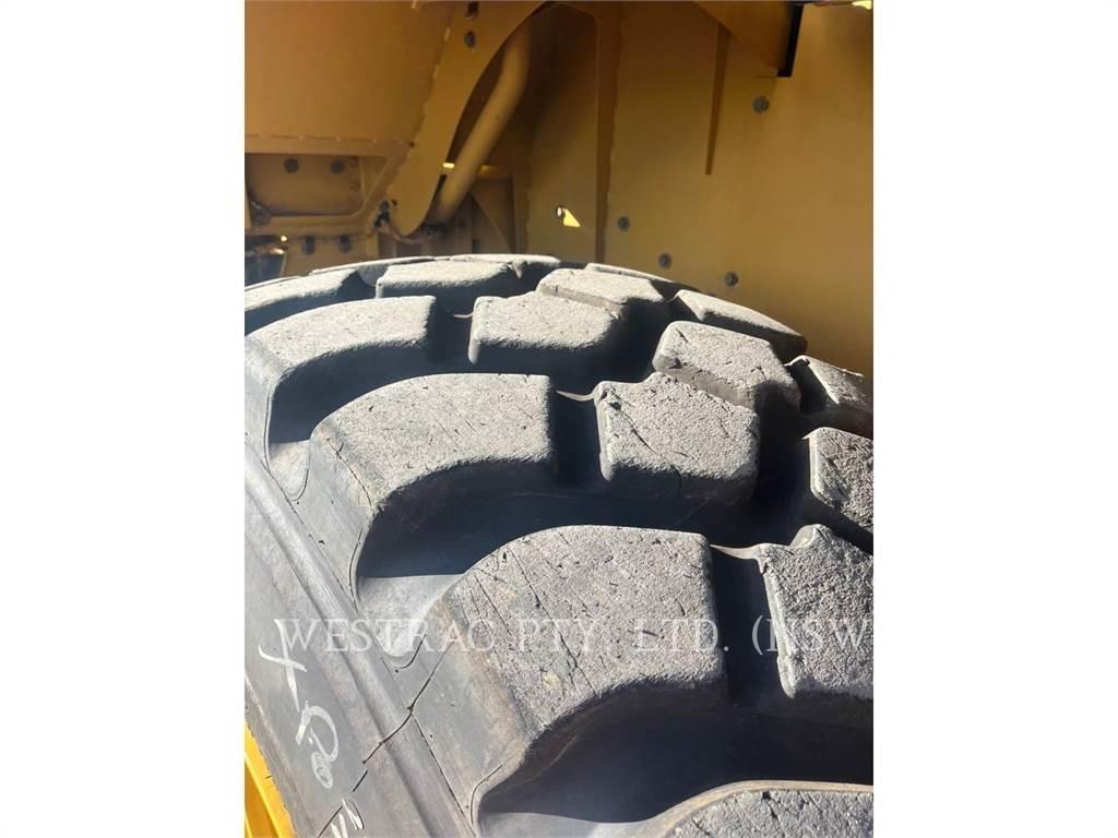 CAT 972M Kolesni nakladalci