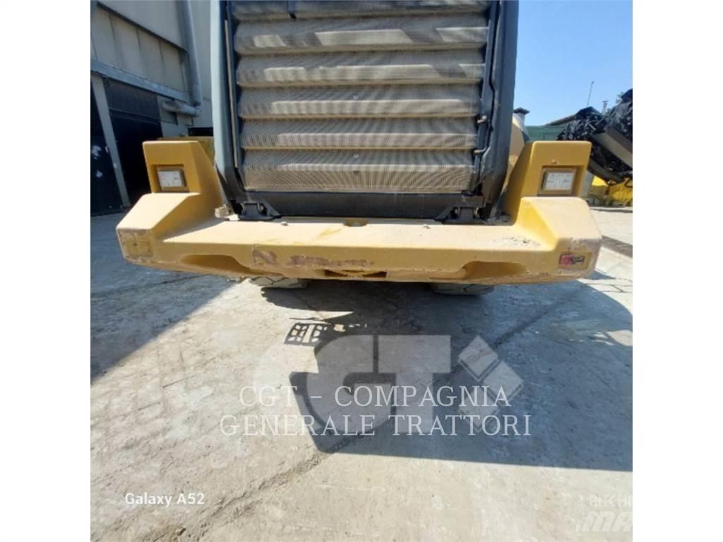 CAT 972M Kolesni nakladalci
