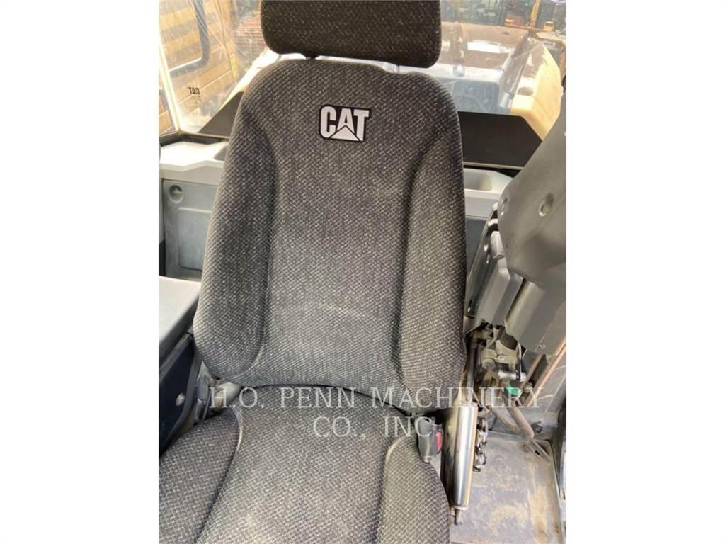 CAT 972M Kolesni nakladalci