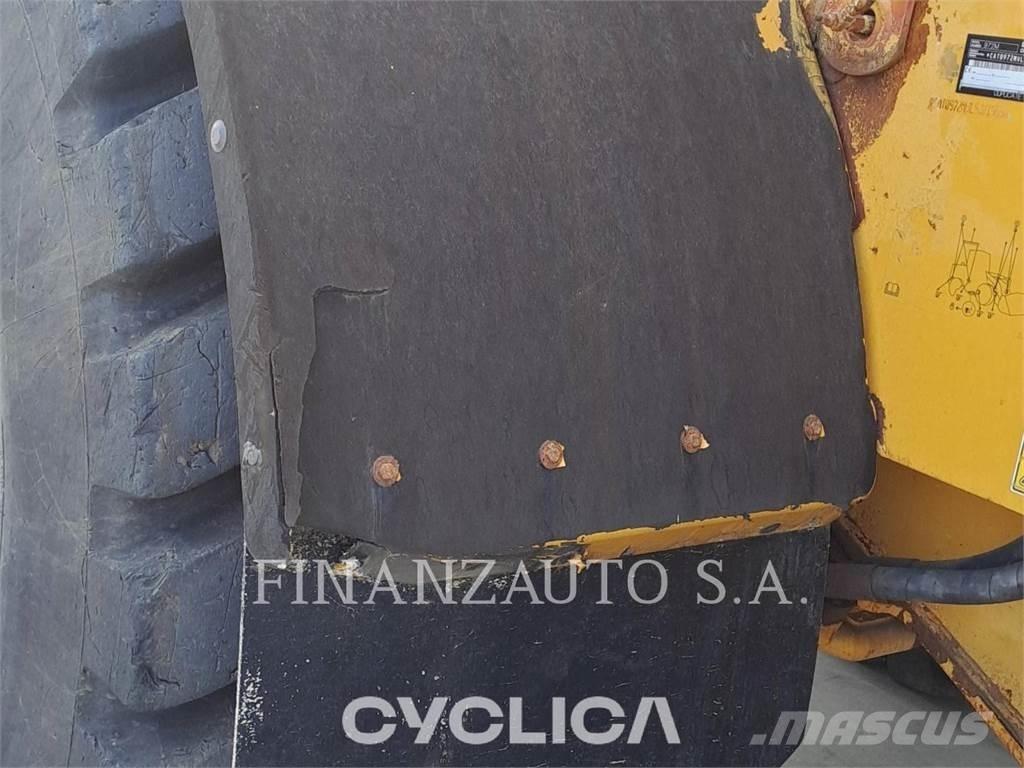 CAT 972M Kolesni nakladalci