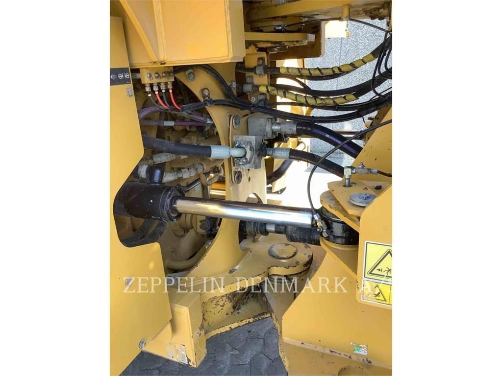 CAT 972M Kolesni nakladalci