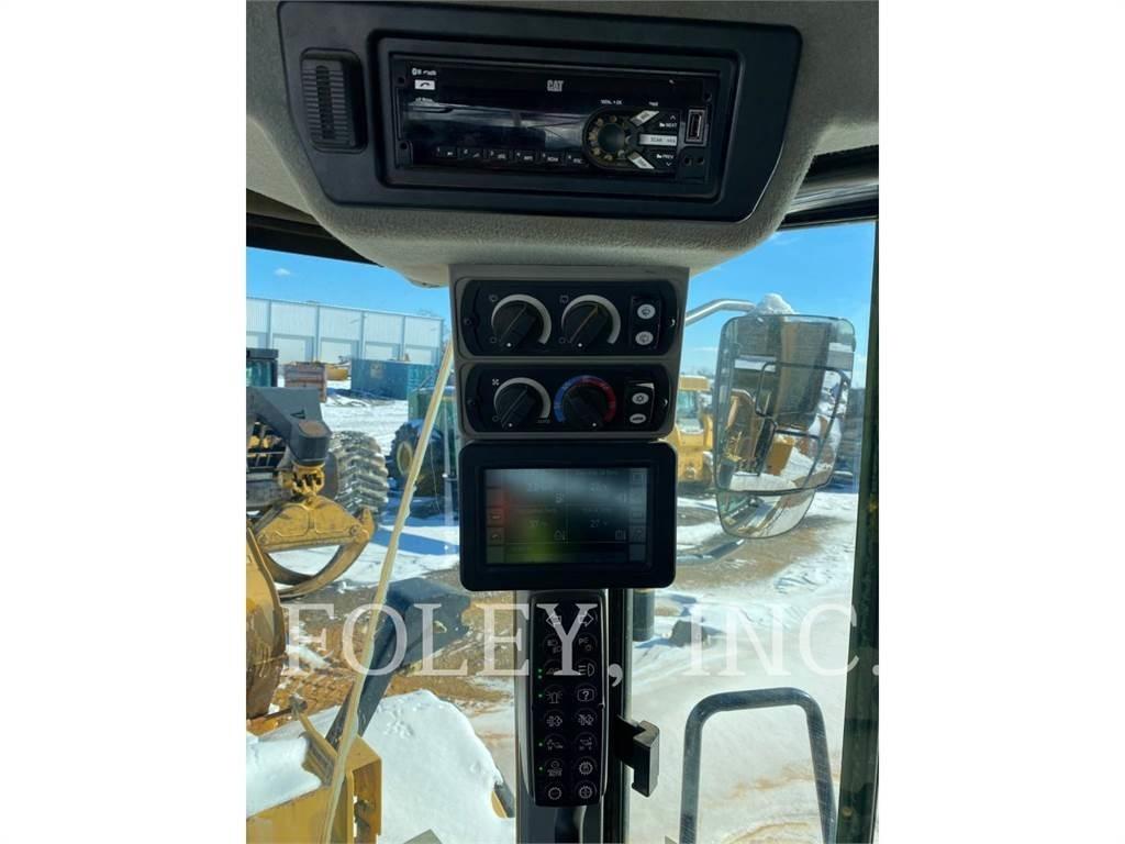 CAT 972M Kolesni nakladalci