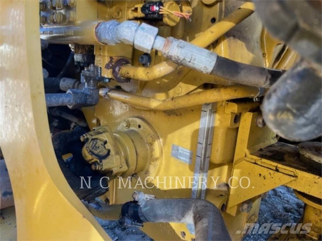CAT 972M Kolesni nakladalci