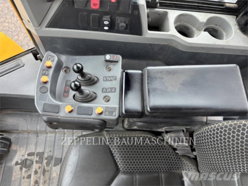 CAT 972M Kolesni nakladalci