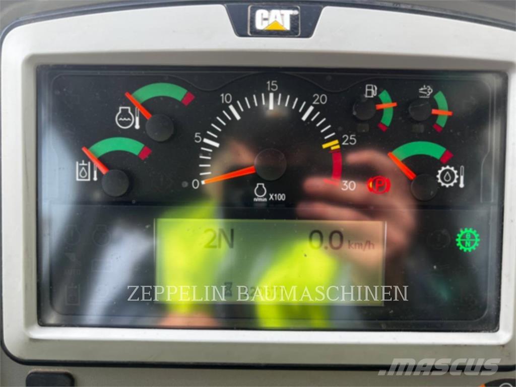 CAT 972M Kolesni nakladalci