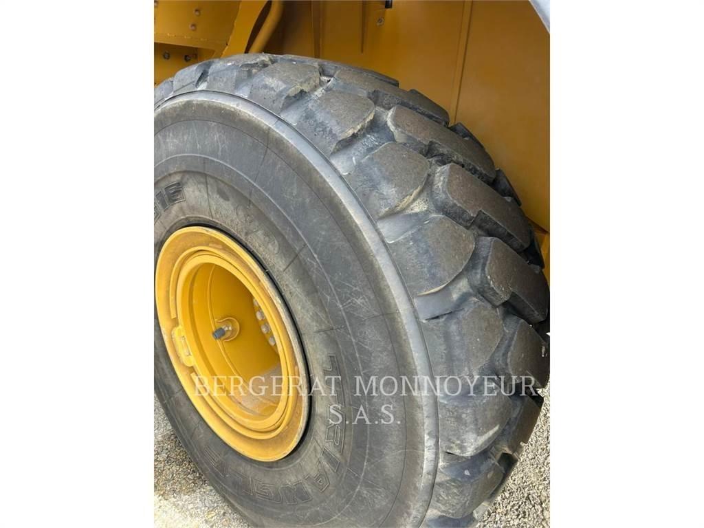 CAT 972M XE Kolesni nakladalci