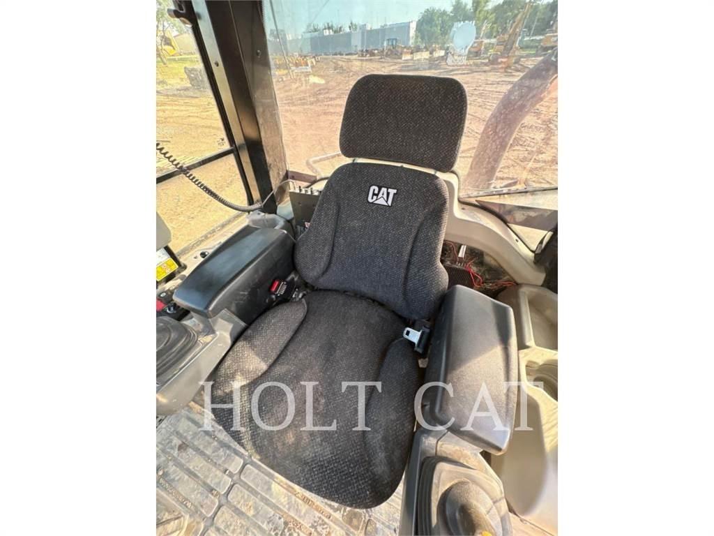 CAT 973K Nakladalci goseničarji