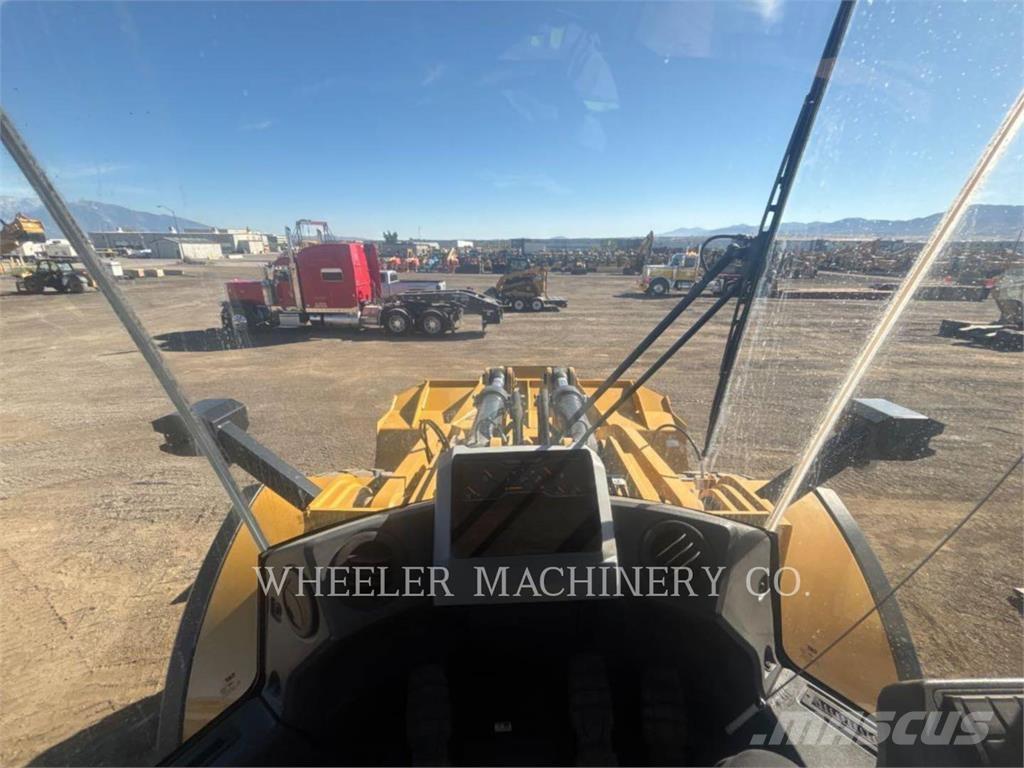 CAT 980 Kolesni nakladalci