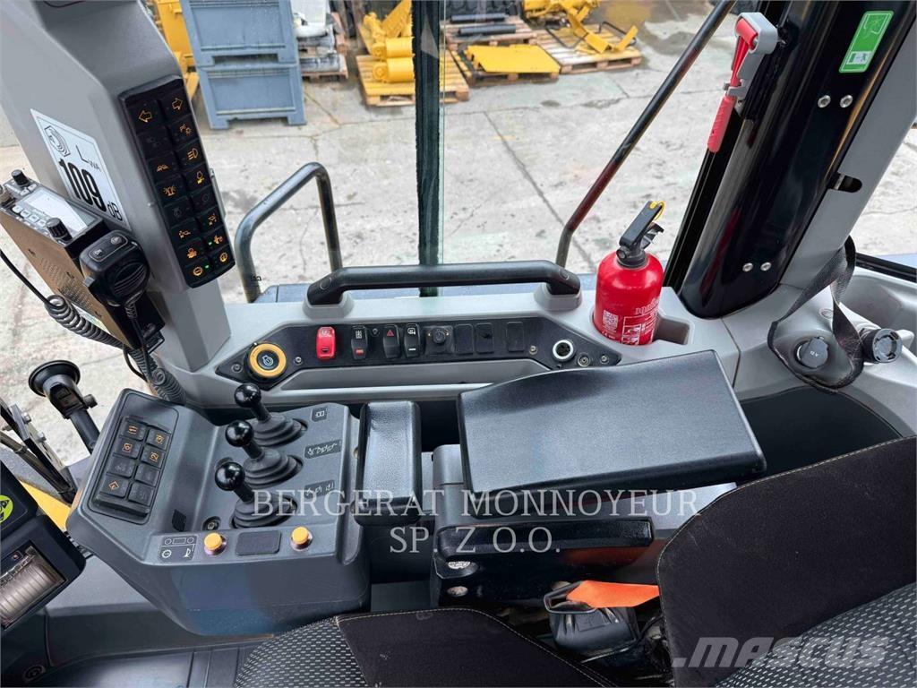 CAT 980 Kolesni nakladalci