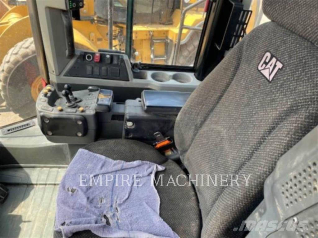 CAT 980M Kolesni nakladalci