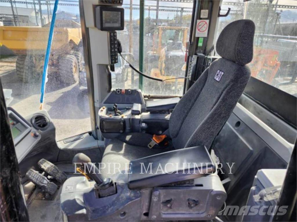 CAT 980M Kolesni nakladalci