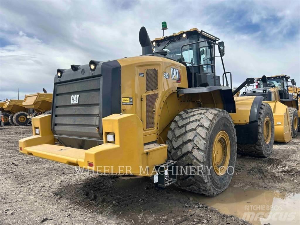CAT 982 Kolesni nakladalci