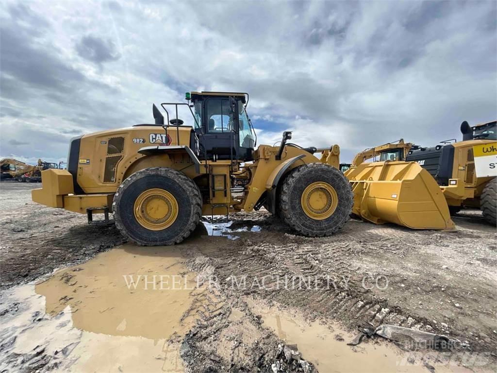 CAT 982 Kolesni nakladalci