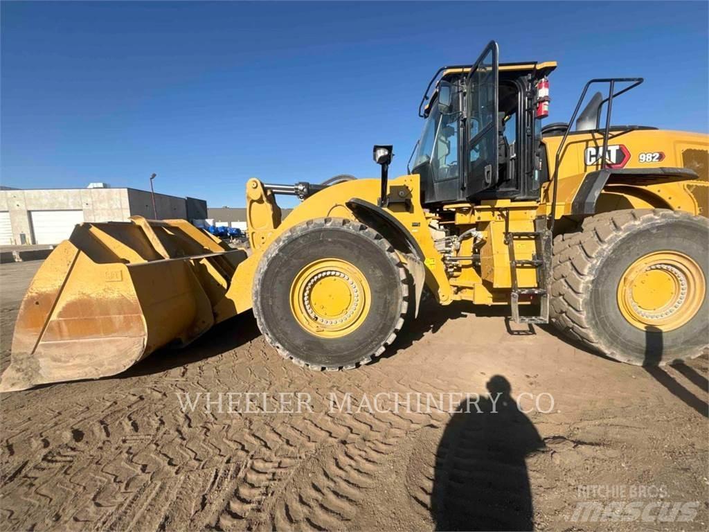 CAT 982 Kolesni nakladalci