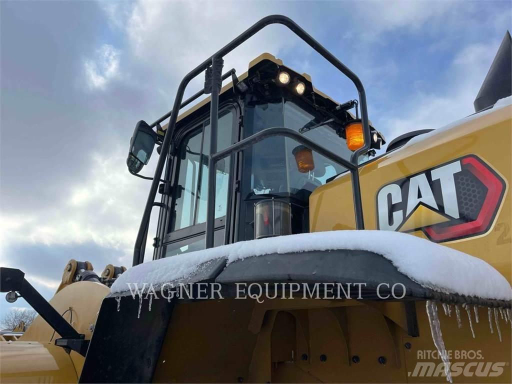 CAT 982 Kolesni nakladalci