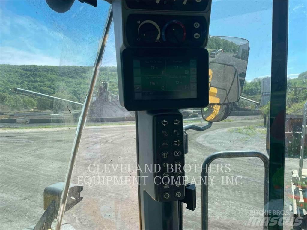 CAT 982M Kolesni nakladalci