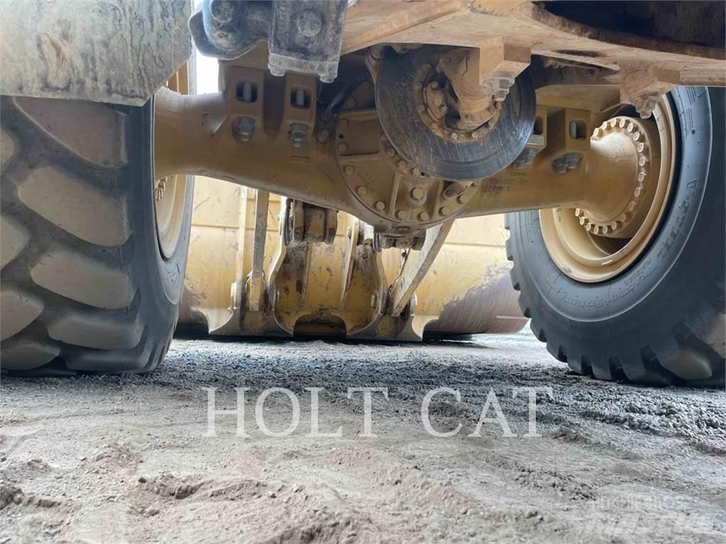 CAT 982M Kolesni nakladalci