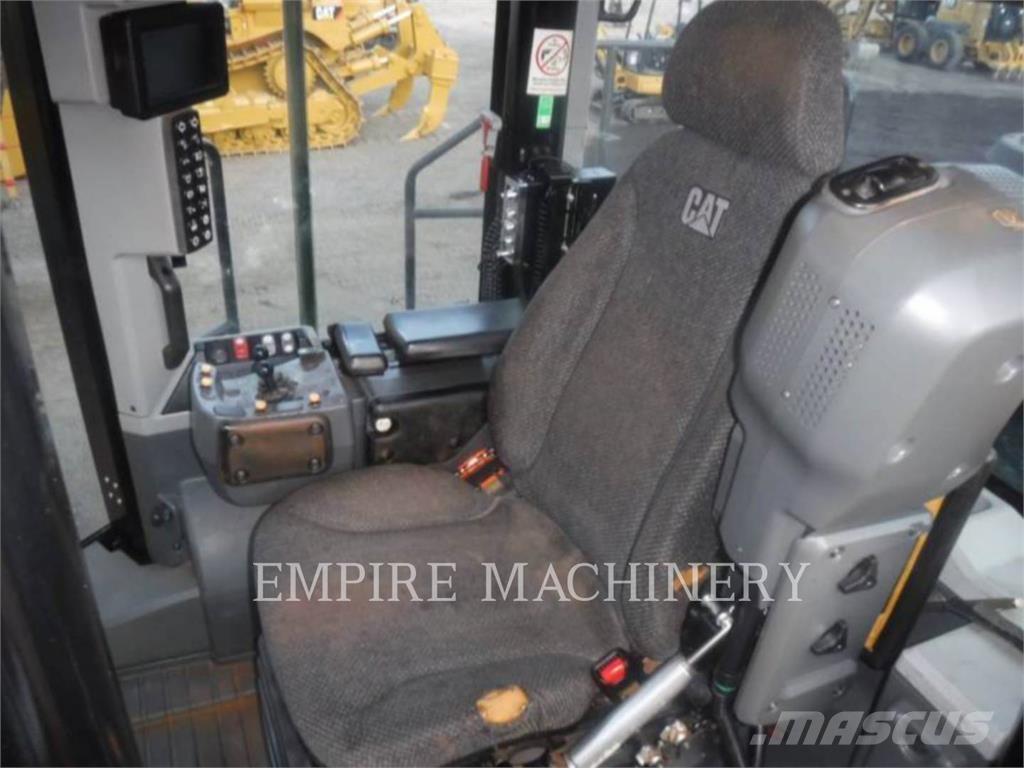 CAT 982M Kolesni nakladalci