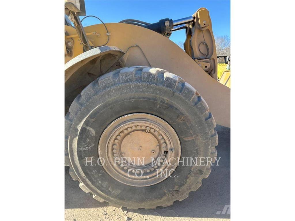 CAT 982M Kolesni nakladalci