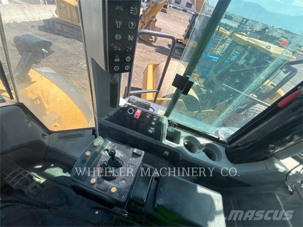 CAT 982M AOC Kolesni nakladalci