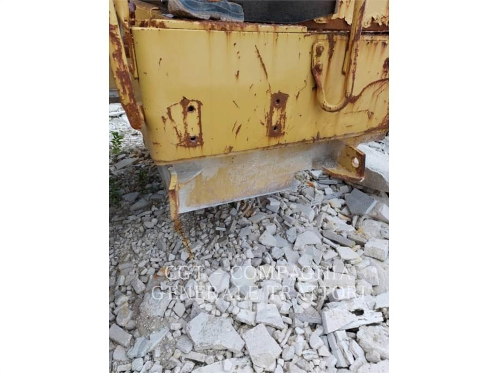 CAT 988 Kolesni nakladalci