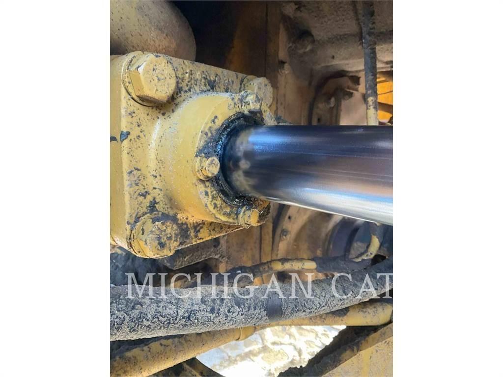 CAT 988F Kolesni nakladalci
