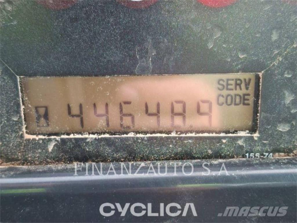 CAT 988G Kolesni nakladalci