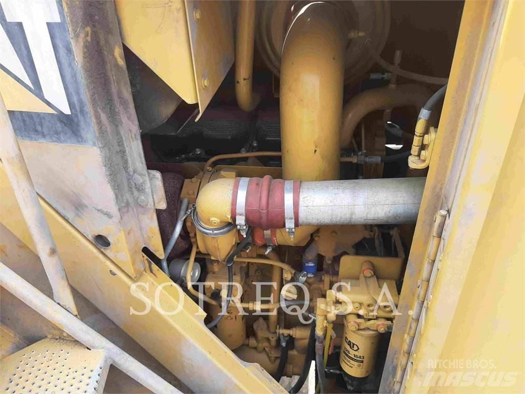 CAT 988H Kolesni nakladalci