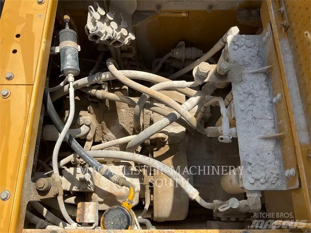 CAT 988H Kolesni nakladalci