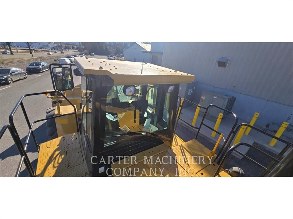 CAT 988H RBLD Kolesni nakladalci