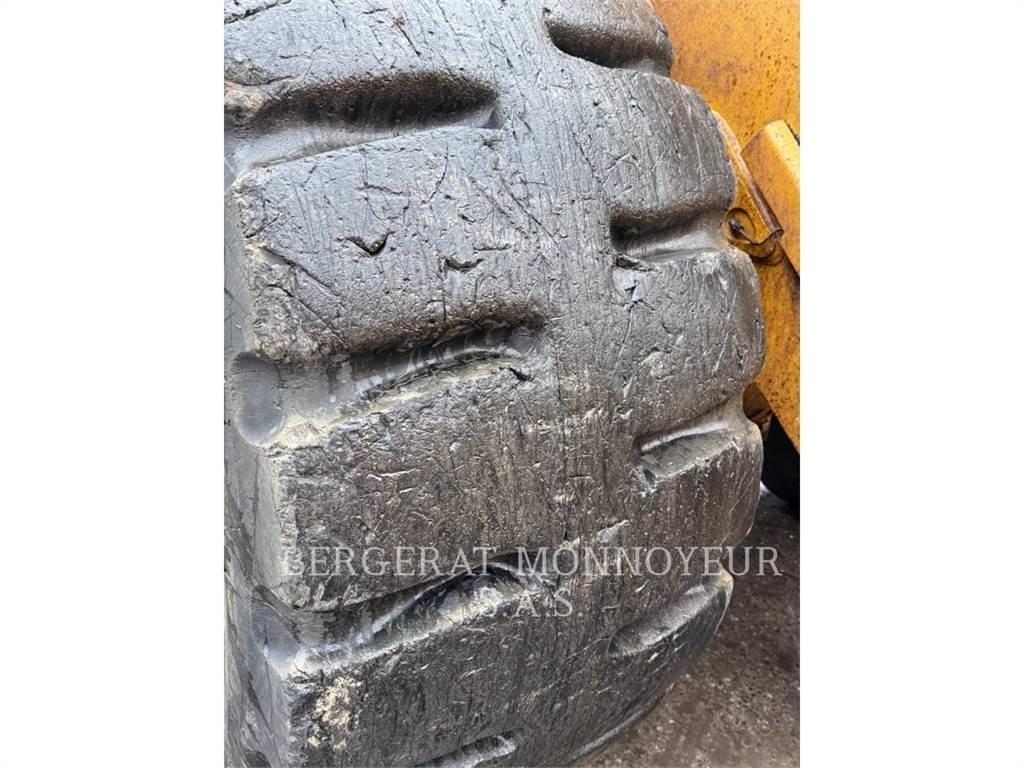 CAT 988K Kolesni nakladalci