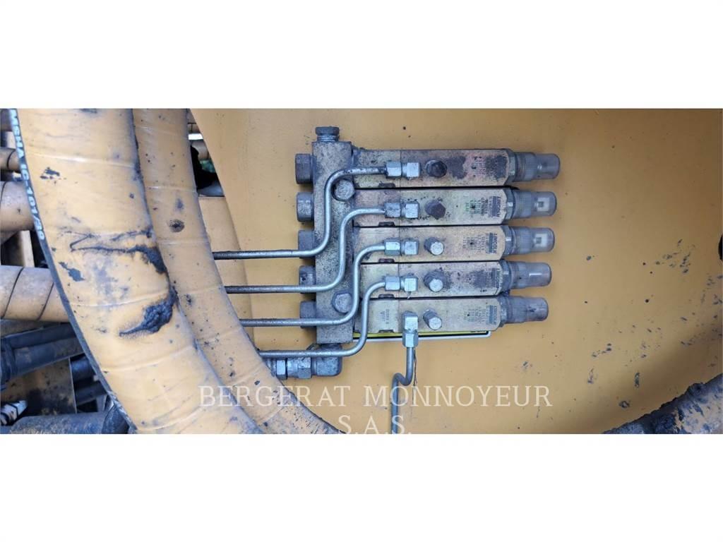 CAT 988K Kolesni nakladalci