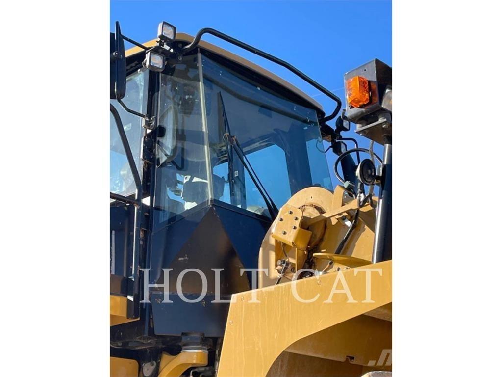 CAT 988K Kolesni nakladalci
