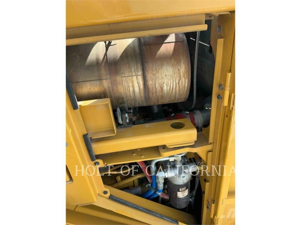 CAT 988K Kolesni nakladalci