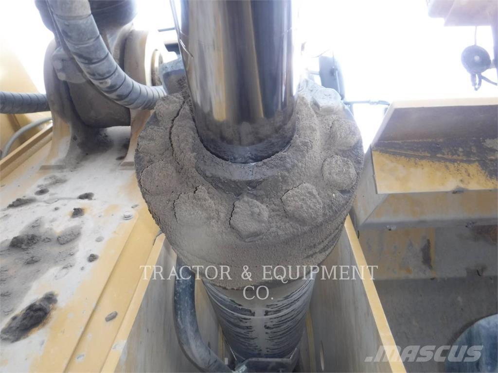 CAT 988K Kolesni nakladalci