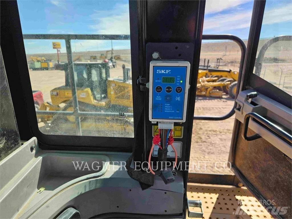 CAT 988K HL Kolesni nakladalci