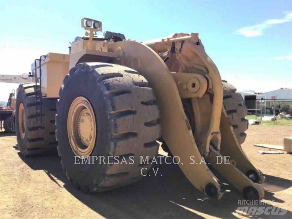 CAT 990 Kolesni nakladalci