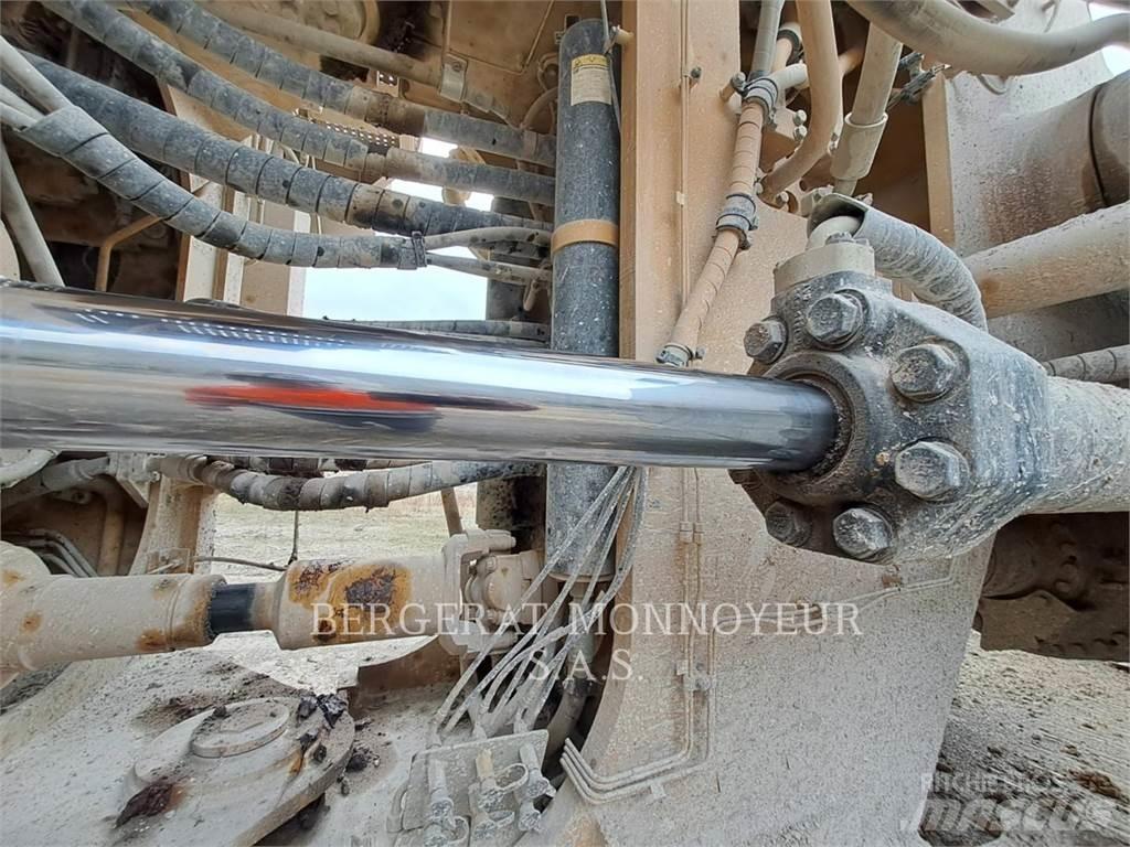 CAT 992K Kolesni nakladalci