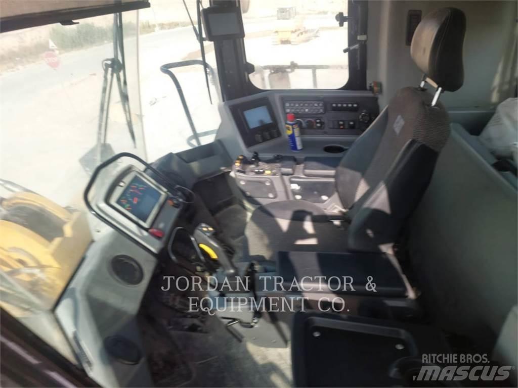 CAT 992KLRC Kolesni nakladalci
