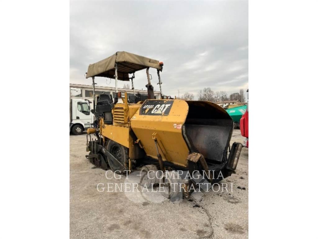 CAT AP300 Asfaltni finišerji