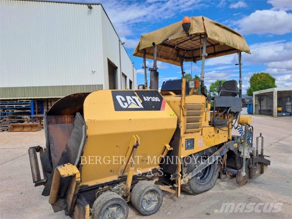 CAT AP300 Asfaltni finišerji
