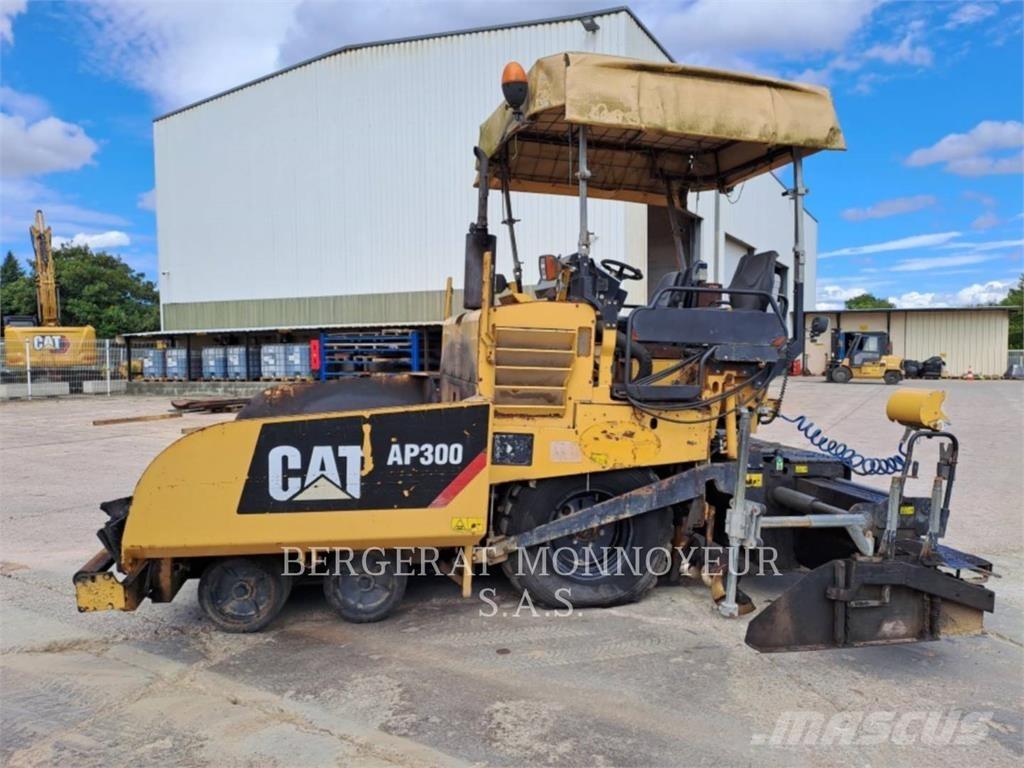 CAT AP300 Asfaltni finišerji