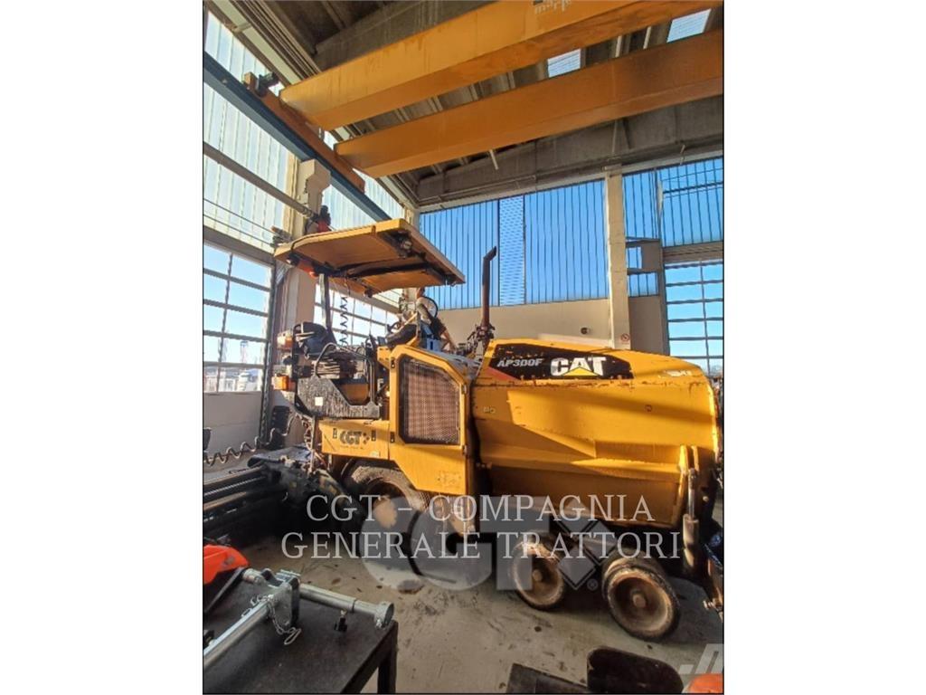 CAT AP300F Asfaltni finišerji