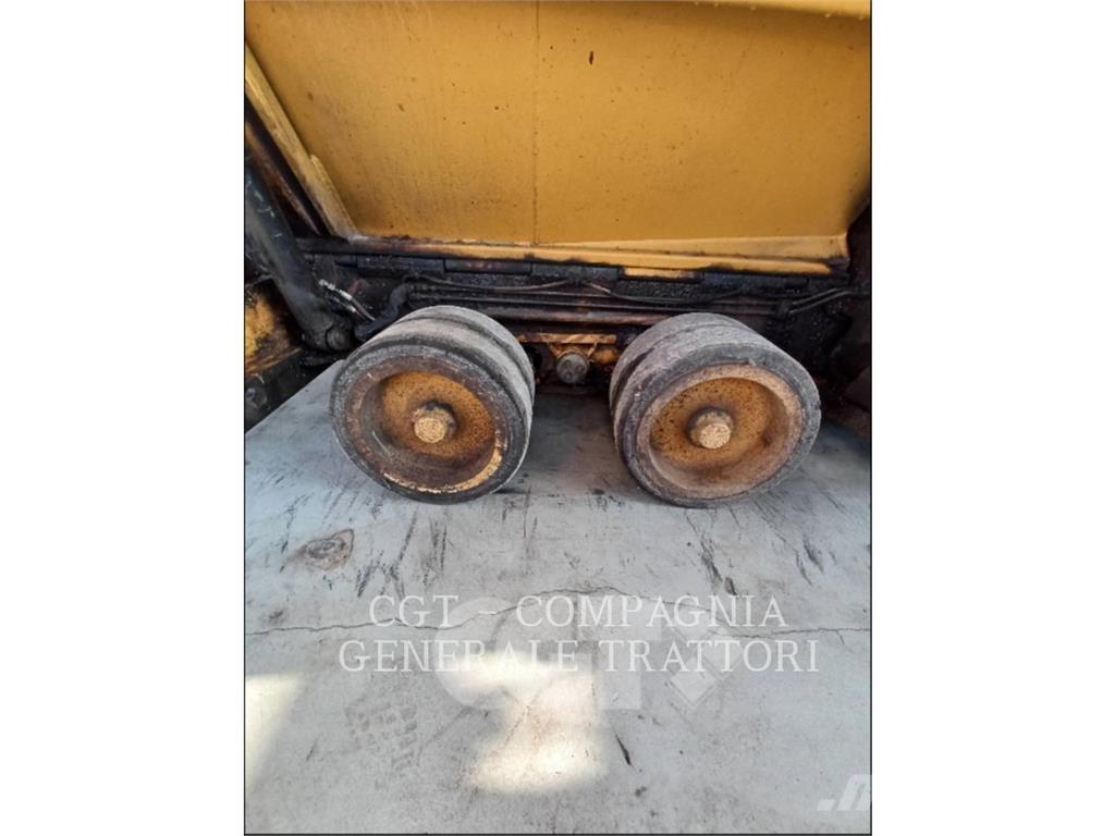 CAT AP300F Asfaltni finišerji